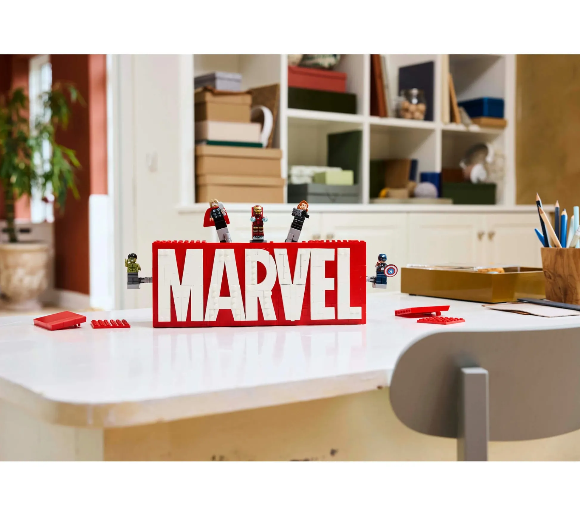 ToyHouse LEGO Marvel Avengers Logo & Minifigures Display Set 76313* Lego Marvel|Lego Shop