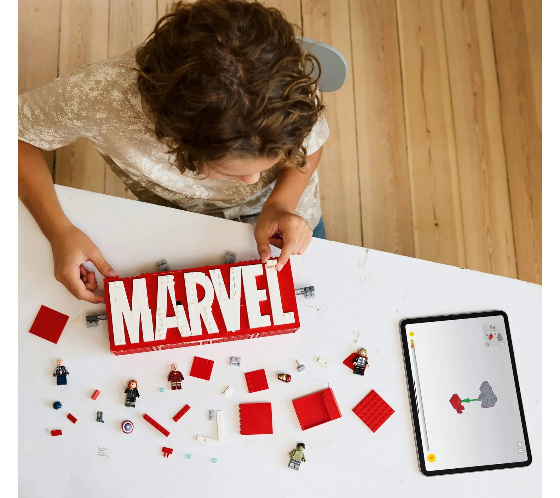 ToyHouse LEGO Marvel Avengers Logo & Minifigures Display Set 76313* Lego Marvel|Lego Shop