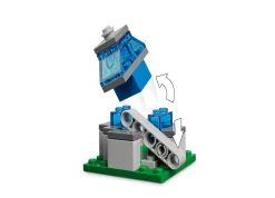 Macy's - Supplier LEGO Minecraft 21273 The Ghast Balloon Village Attack Building Set - 555 Pieces* Lego Shop