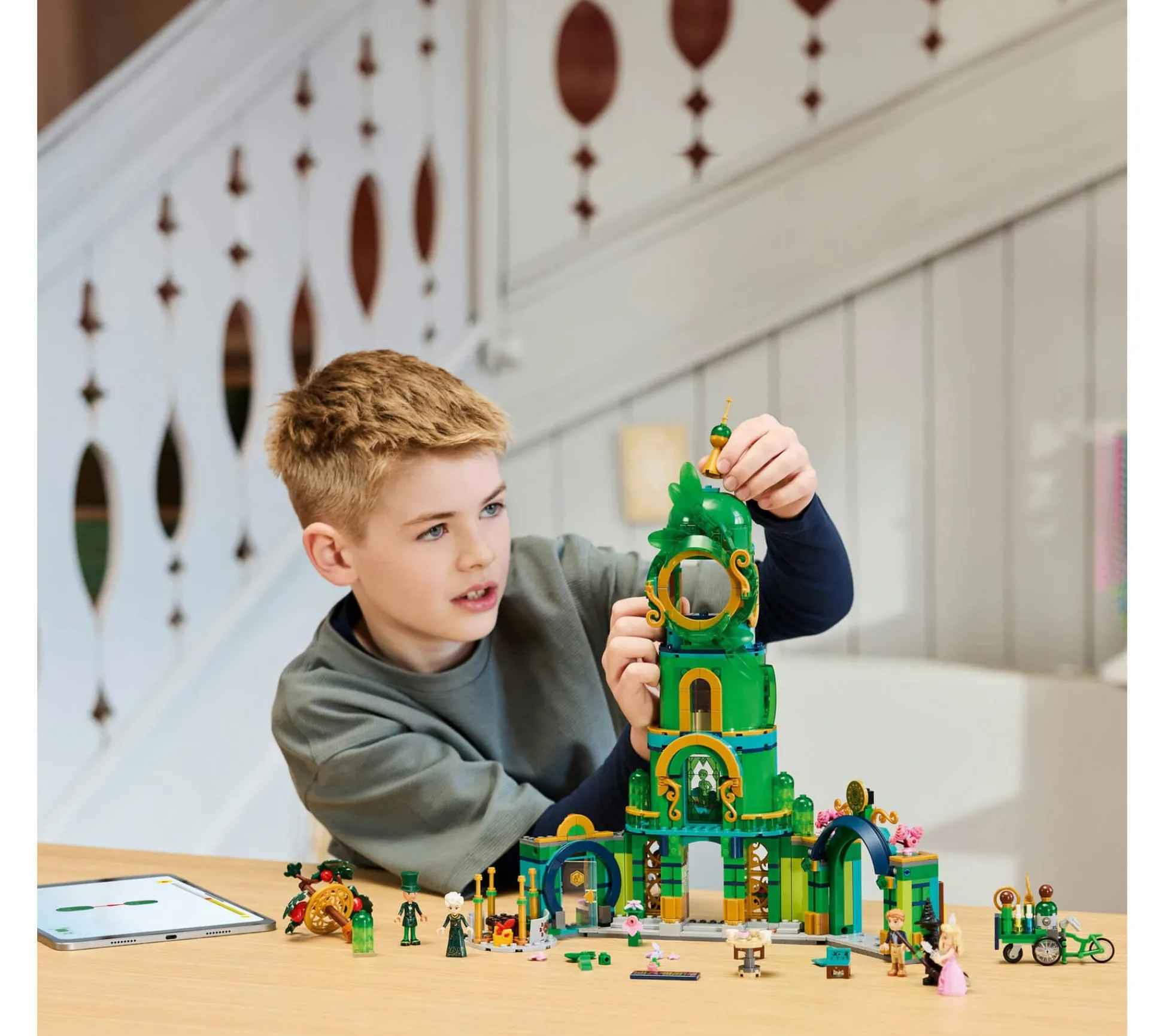 ToyHouse LEGO Wicked Welcome to Emerald City 945-Piece Collectible Toy* Lego Icons|Lego Shop