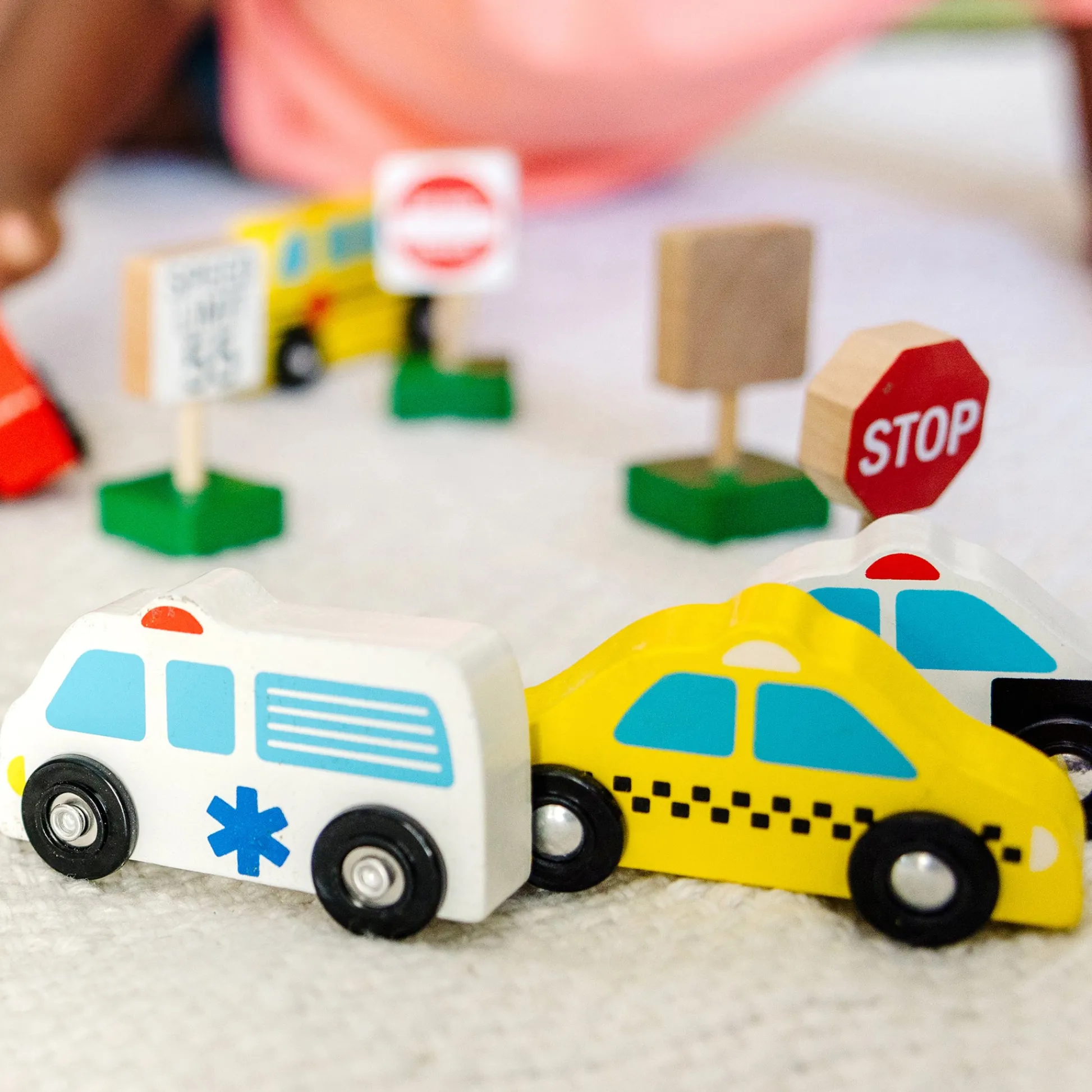 Educators Resource Melissa & Doug Wooden Traffic Adventure Play Set - 15 Pieces* Preschool Vehicles|Preschool Education Toys & Activities