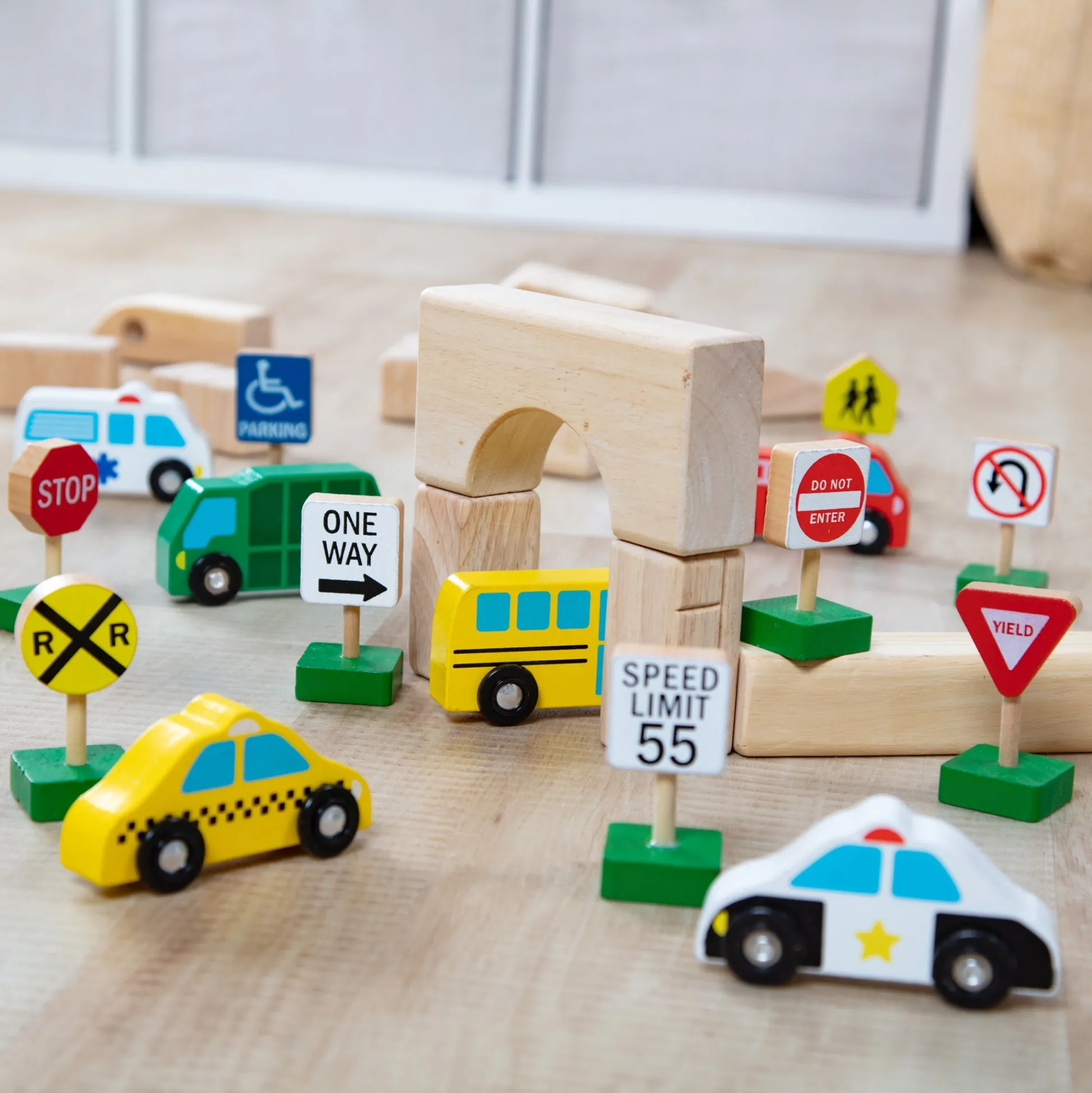 Educators Resource Melissa & Doug Wooden Traffic Adventure Play Set - 15 Pieces* Preschool Vehicles|Preschool Education Toys & Activities