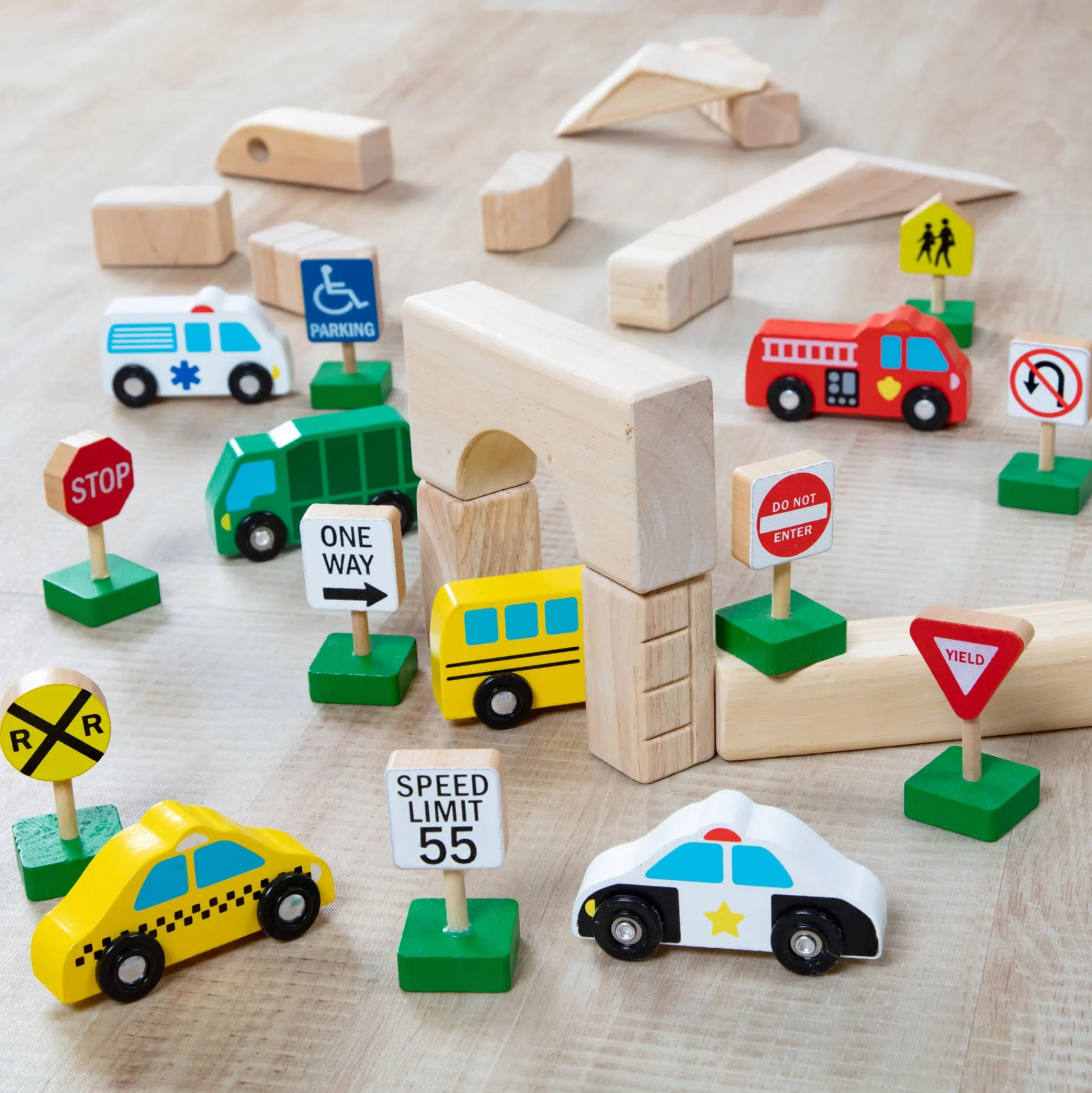 Educators Resource Melissa & Doug Wooden Traffic Adventure Play Set - 15 Pieces* Preschool Vehicles|Preschool Education Toys & Activities