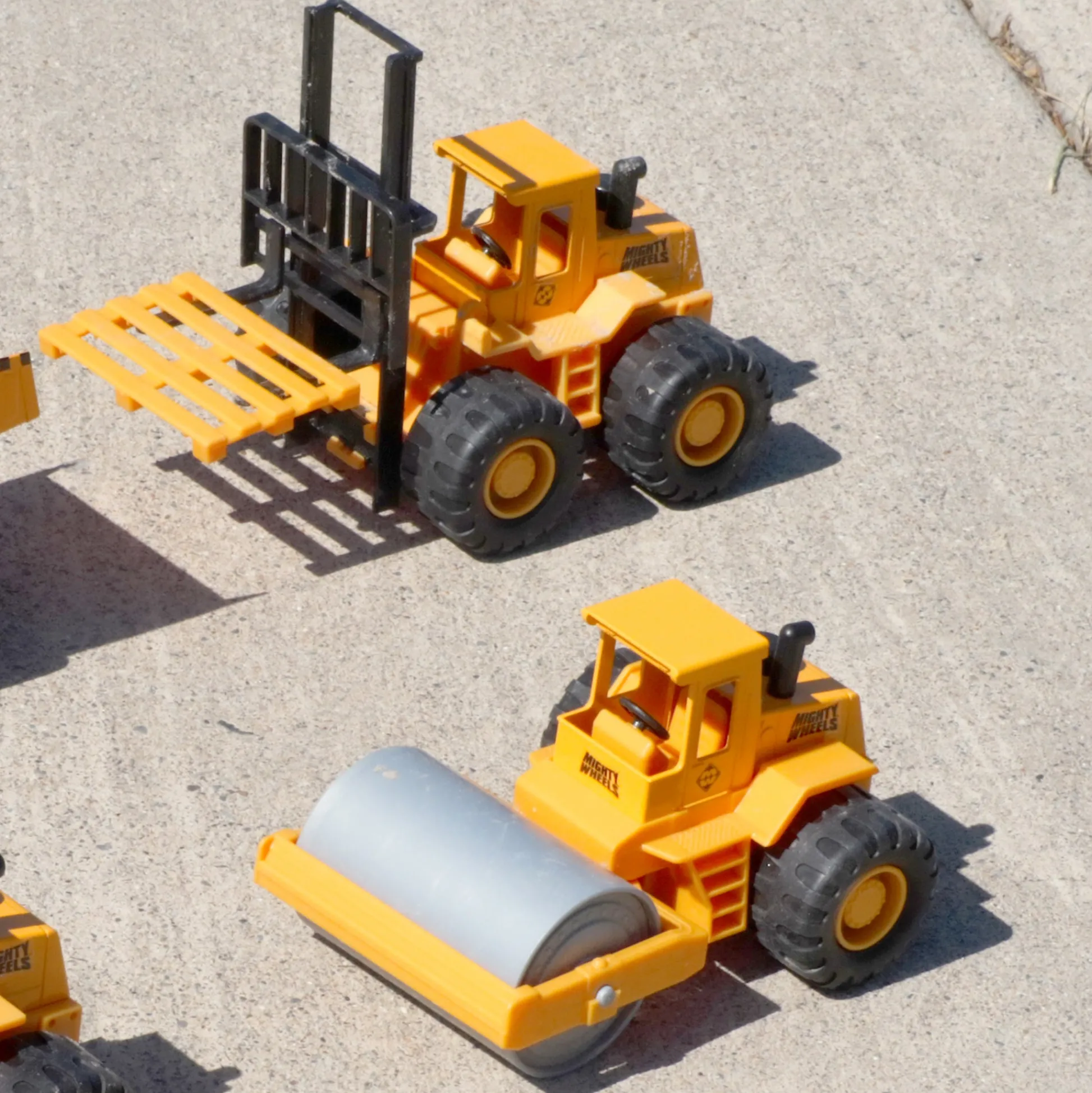 Flat River Group Mighty Wheels Construction Duo Set - 7" Roller & Forklift Play Vehicles* Farm & Construction Vehicles