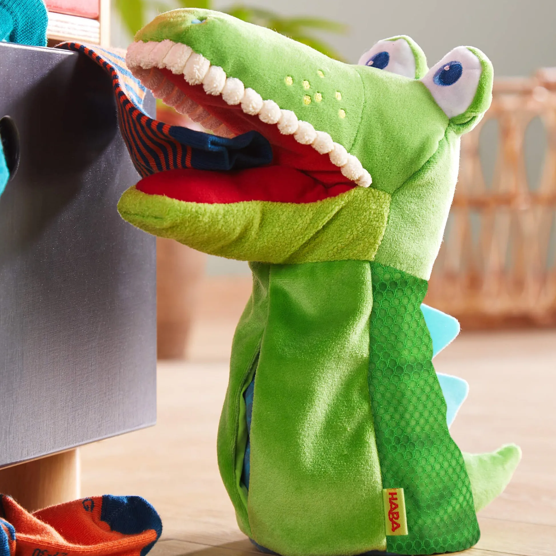 HABA USA Toys R Us Eat-it-up Dragon Glove Puppet for Imaginative Play* Dress Up|Puppets & Puppet Theaters